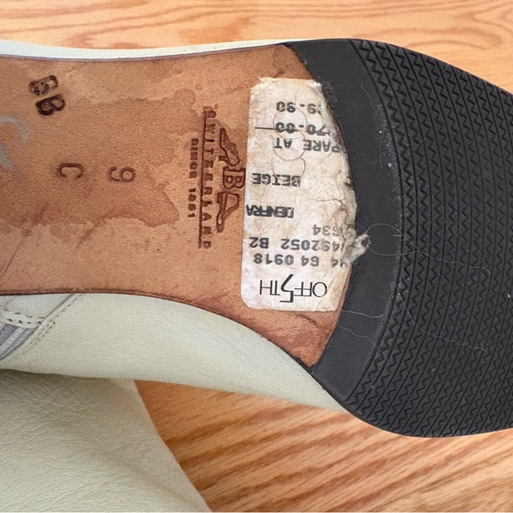 Vintage Bally Soft Leather Cream Ankle Boots GUC Sz 9 - Picture 10 of 11